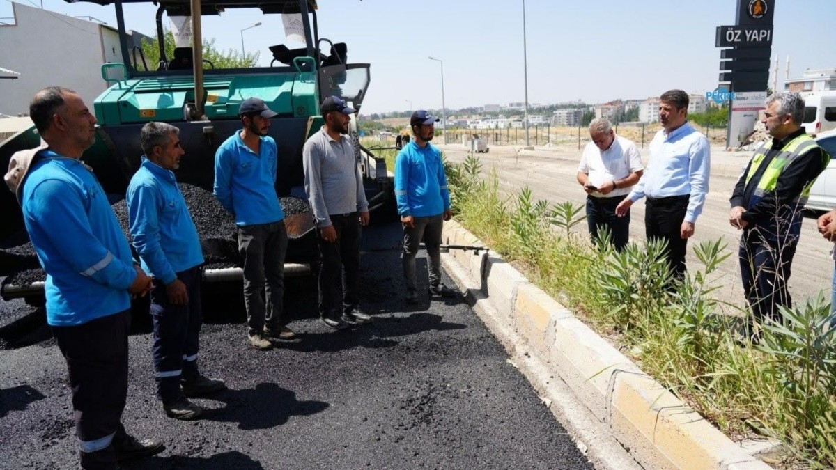 Tutdere asfalt mesaisini sahada takip etti: Yol çalışmaları kent genelinde sürüyor