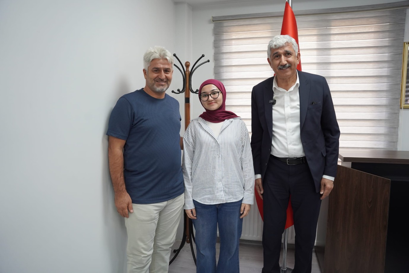 BAŞKAN HALLAÇ, BAŞARILI ÖĞRENCİLERİ HALKIN MAKAMINDA AĞIRLADI