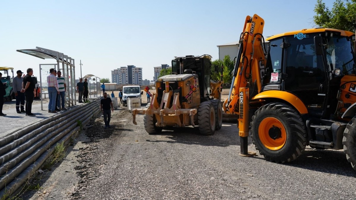 Tutdere okullar bölgesindeki asfalt çalışmalarını inceledi: Eğitim yılına kadar tamamlanacak - Videolu Haber