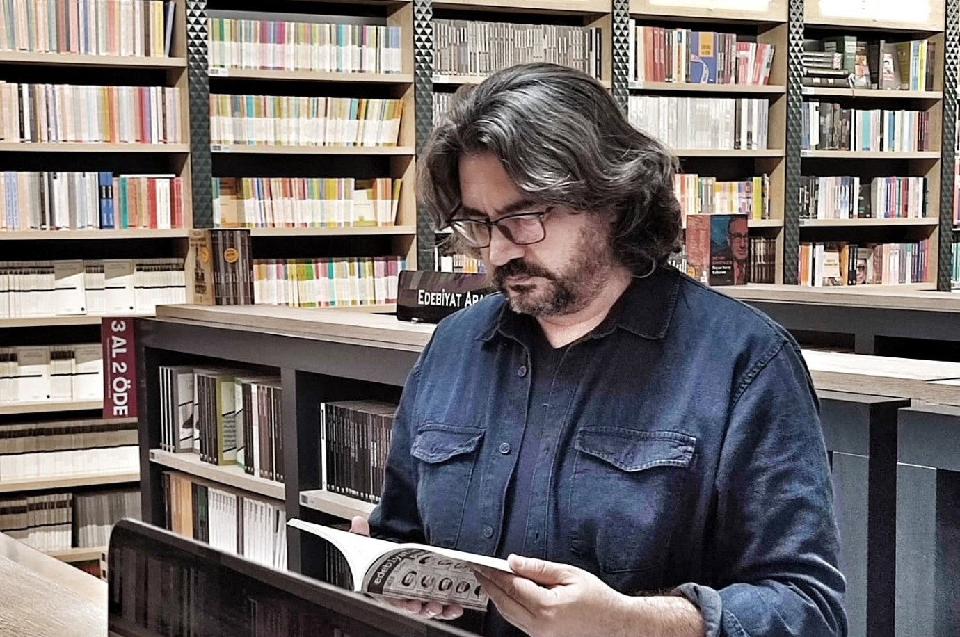 Edebiyatçı Yazar Dr. Hikmet Kızıl’dan