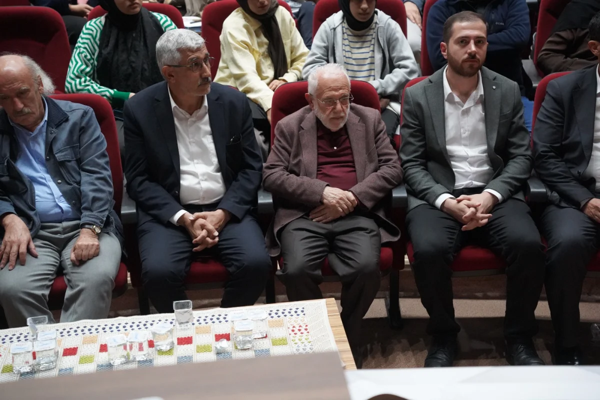 İHSAN SÜREYYA SIRMA, KAHTA 2. KİTAP GÜNLERİ’NDE OKURLARIYLA BULUŞTU