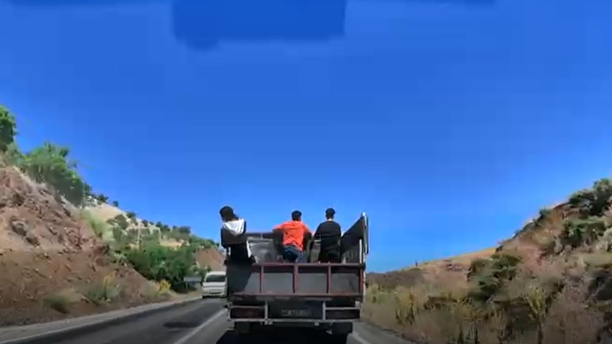 Adıyaman-Çelikhan yolunda tehlikeli yolculuk kameralara yansıdı - Videolu Haber