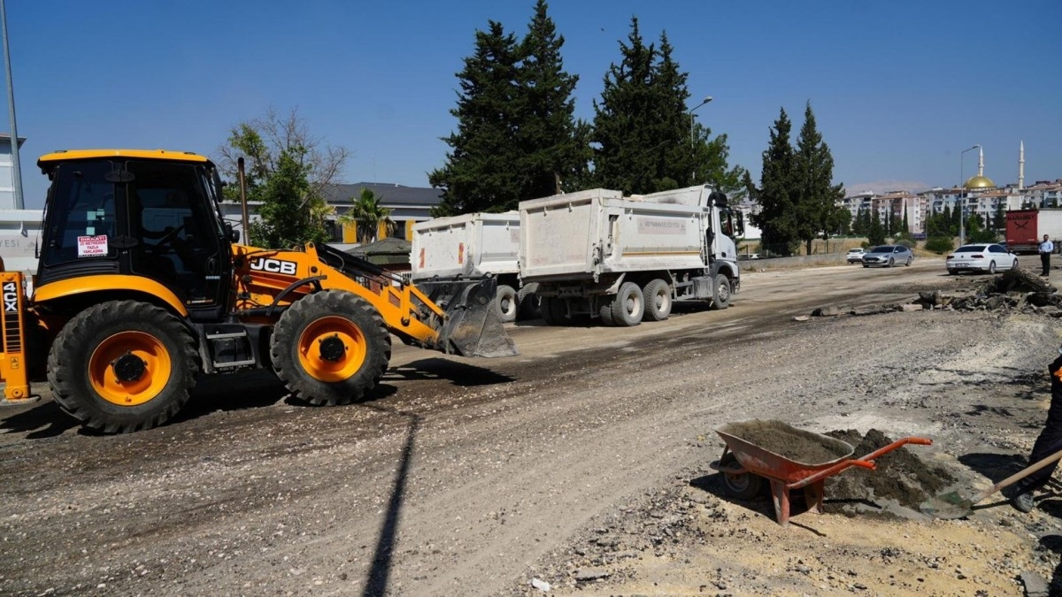 Adıyaman’da Hısnı Mansur Caddesi’nde asfalt çalışmaları başladı  - Videolu Haber