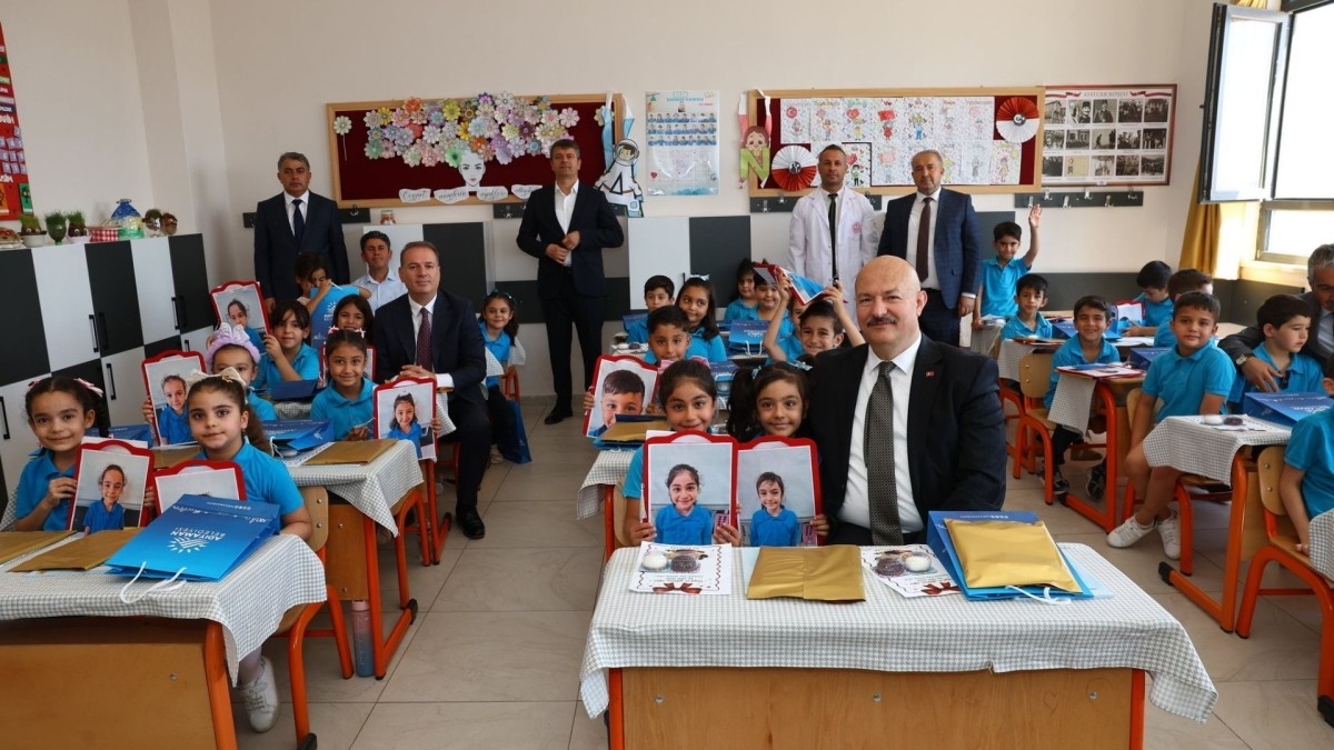 Adıyaman’da 154 bin 927 öğrenci karne sevinci yaşadı  - Videolu Haber