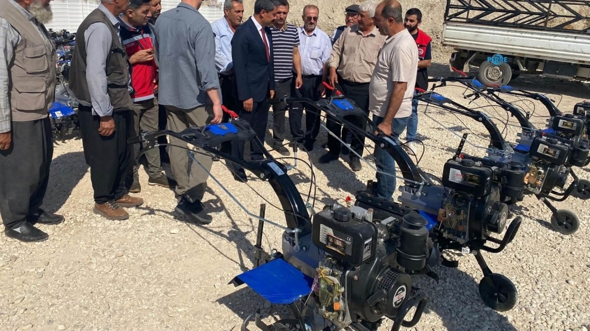 Besni’de 47 çiftçi ve 13 fırıncıya ekipman desteği