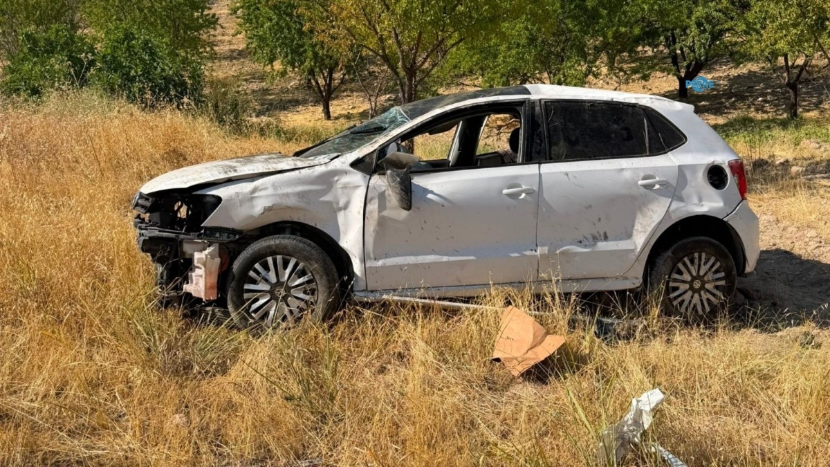 Kahta’da otomobil şarampole devrildi: 19 yaşındaki sürücü yaralandı - Videolu Haber